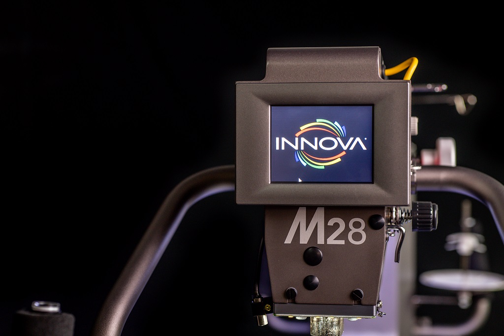 M28 INNOVA Longarm Quilting Machine
